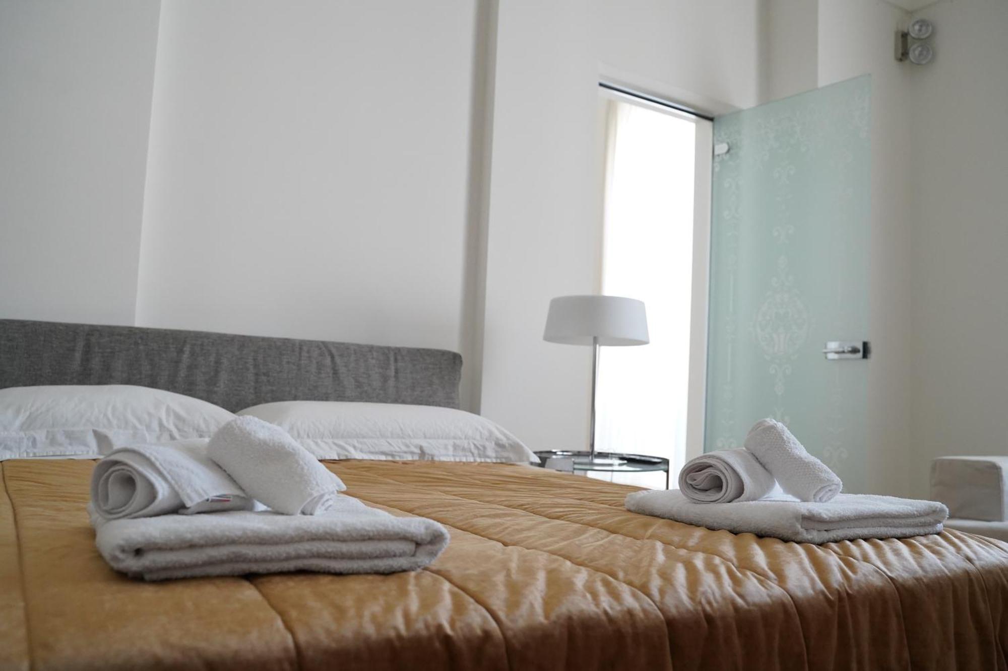 Suite Home D'Aragona เลชเช ภายนอก รูปภาพ