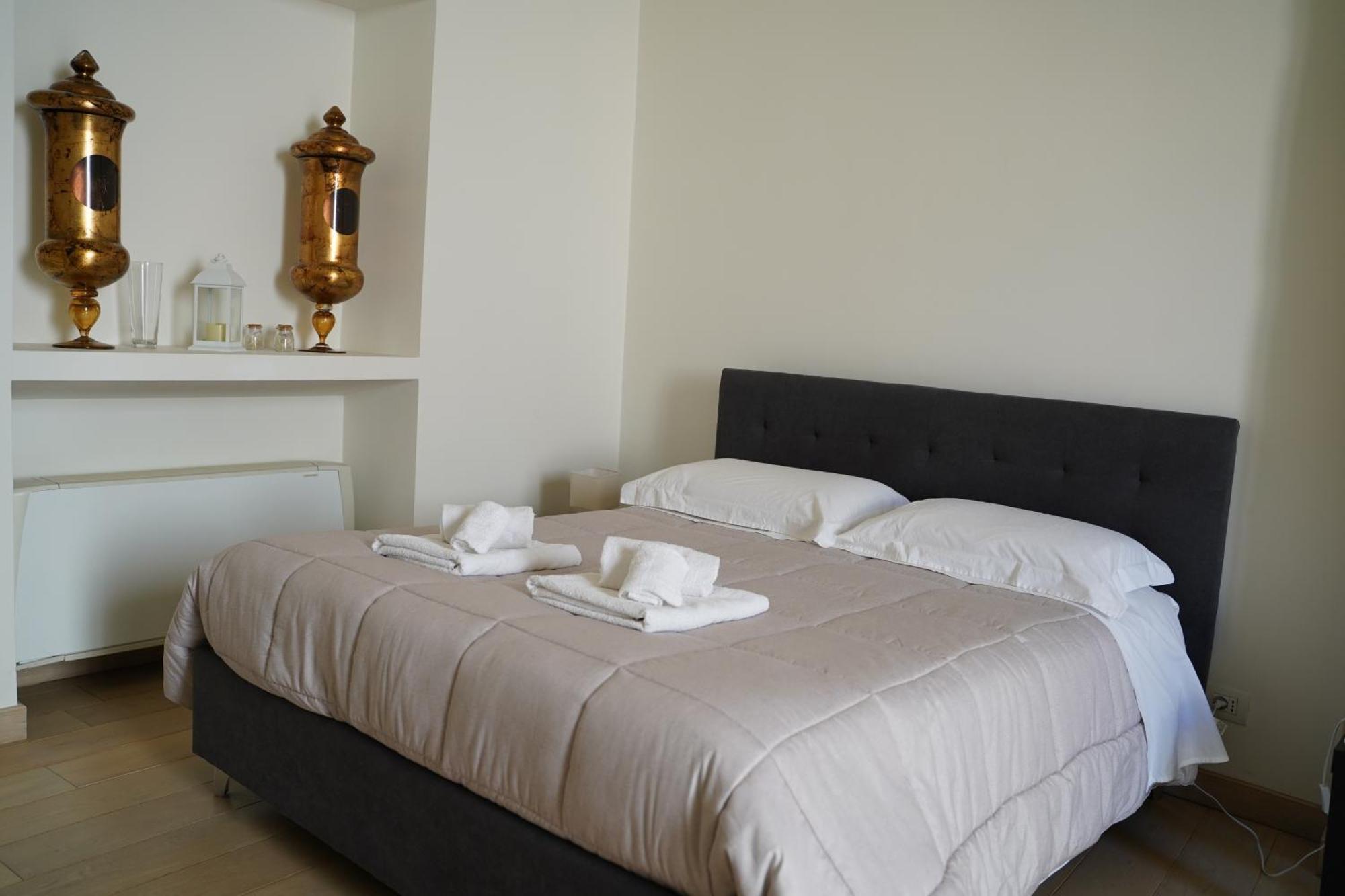 Suite Home D'Aragona เลชเช ภายนอก รูปภาพ